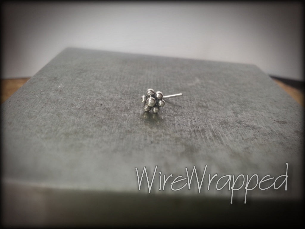 Nose Stud Flower Daisy Sterling Silver - Cartilage, Earring, Helix, Tragus